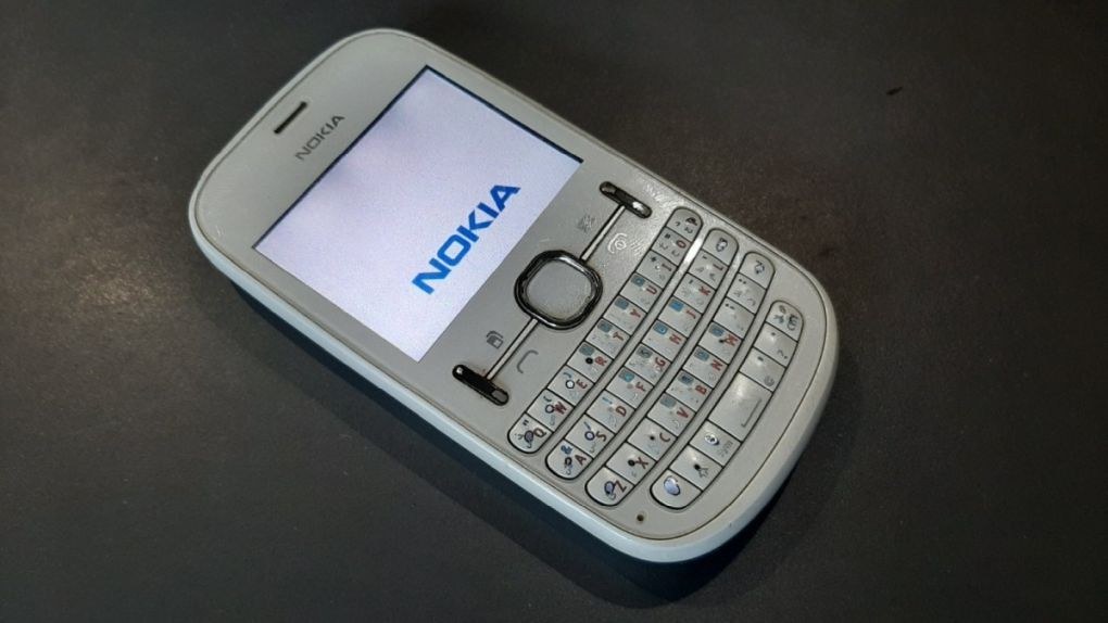 Мобильный телефон Nokia Asha 200 Мобильный телефон Nokia Asha 200