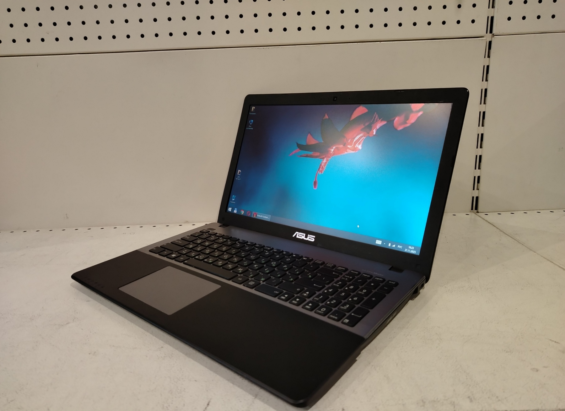 Ноутбук ASUS X550C  15.6'/Intel Pentium 2117U/4GB DDR3/HDD 500Gb/GT 720M 2gb , БУ