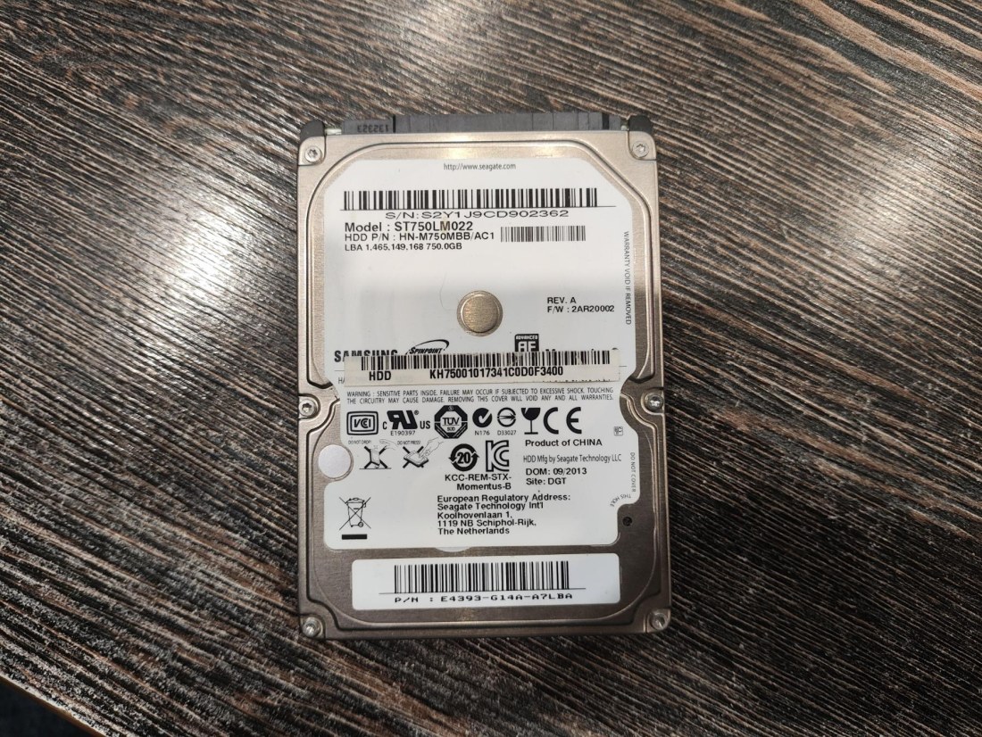 Жесткий диск Seagate Momentus 750GB ST750LM022, 2.5', SATA 2.0 (3Gbps), 5400 об/мин, буфер 8 МБ БУ